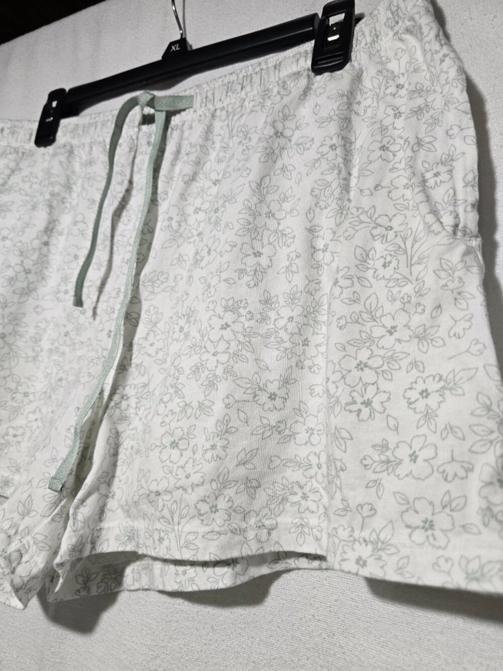 Felina White Gray Floral Lounge Shorts Pajama Bottoms Pockets Drawstring XL NWOT - Picture 6 of 12